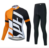Naranja (traje de baño + medias clásicas)